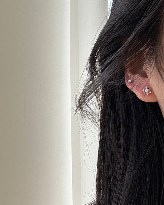【999 Sterling Silver】 Snowflake Screw Back Stud Earrings
