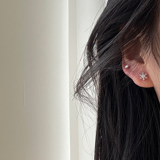 【999 Sterling Silver】 Snowflake Screw Back Stud Earrings