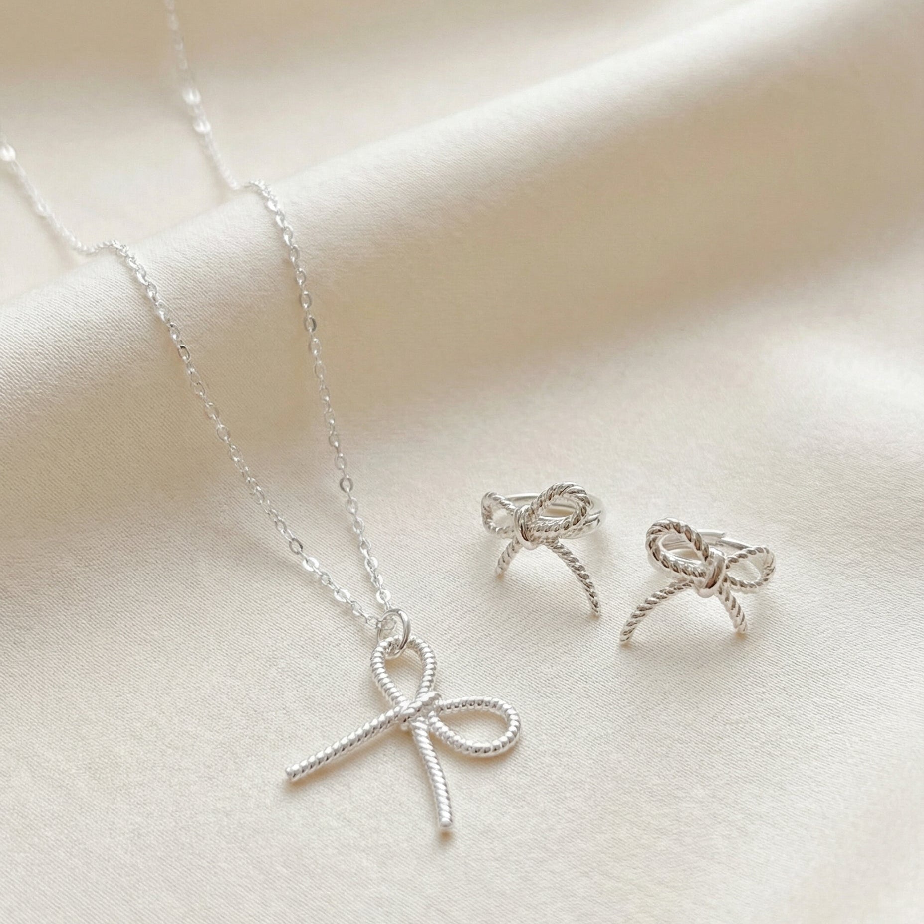 Openwork Bow Set