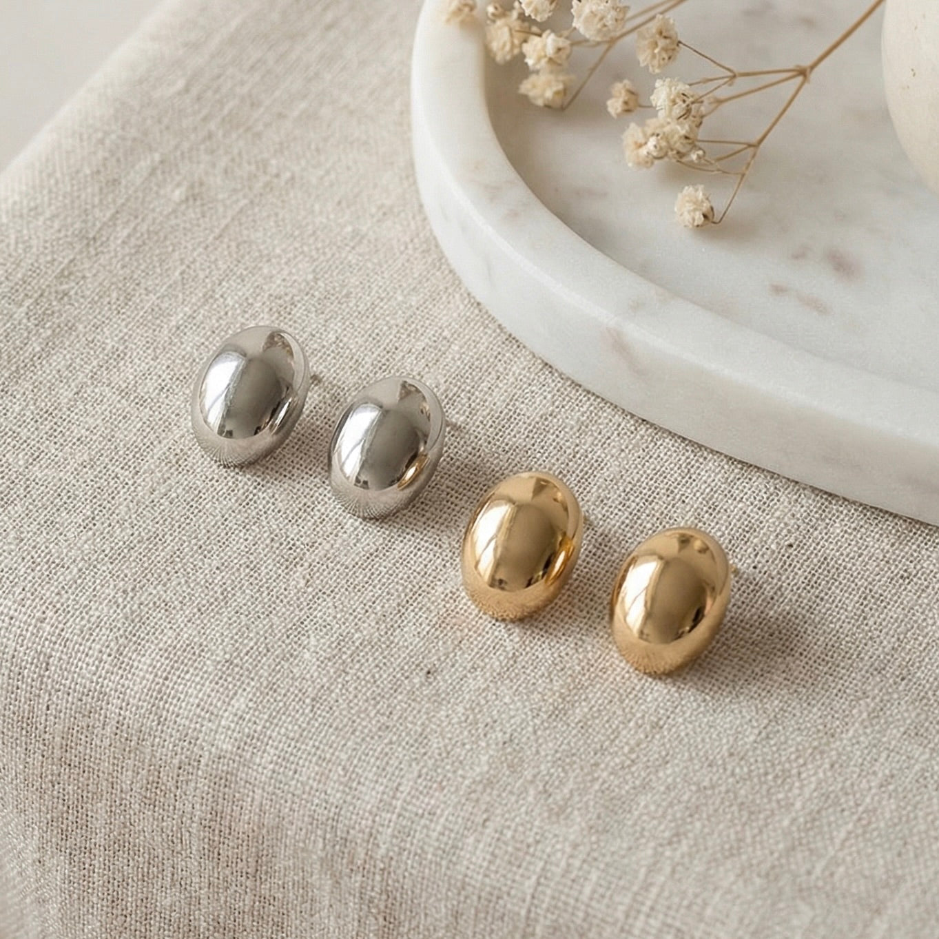 Small Bean-shaped Earrings
