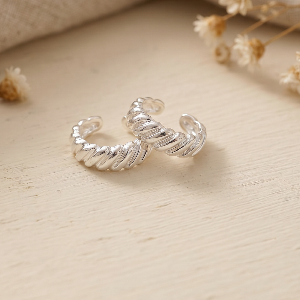 Twisted Groove Ear Cuff