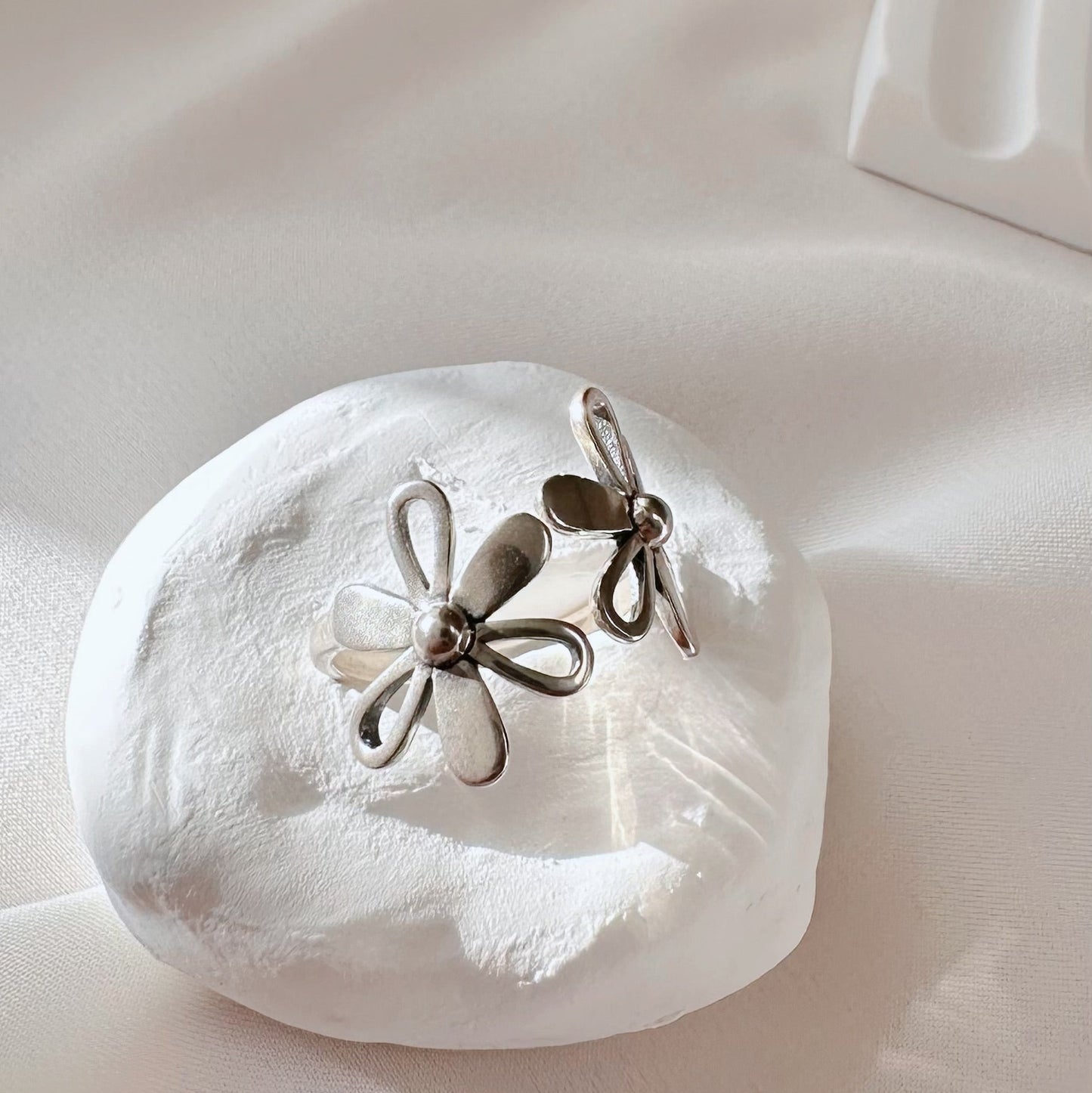 Openwork Floral Ring