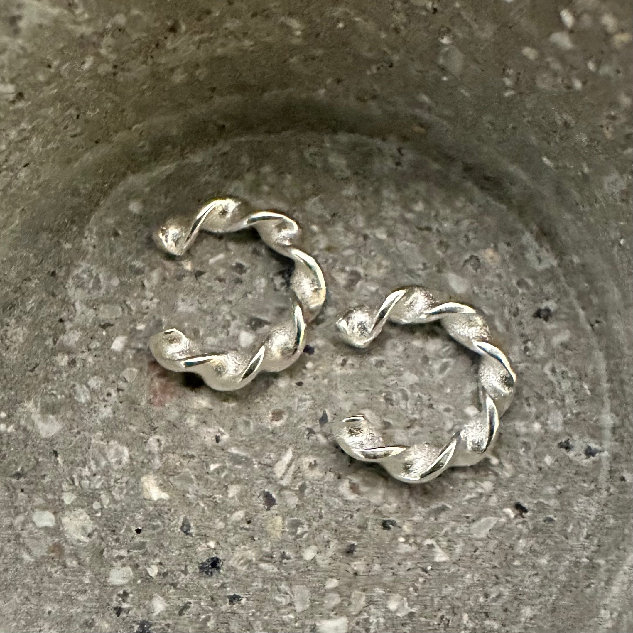 Wave Pattern Ear Cuff