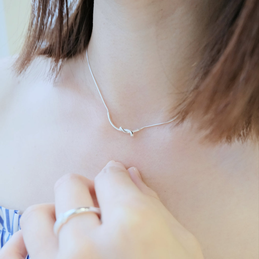 Thin Knot Necklace
