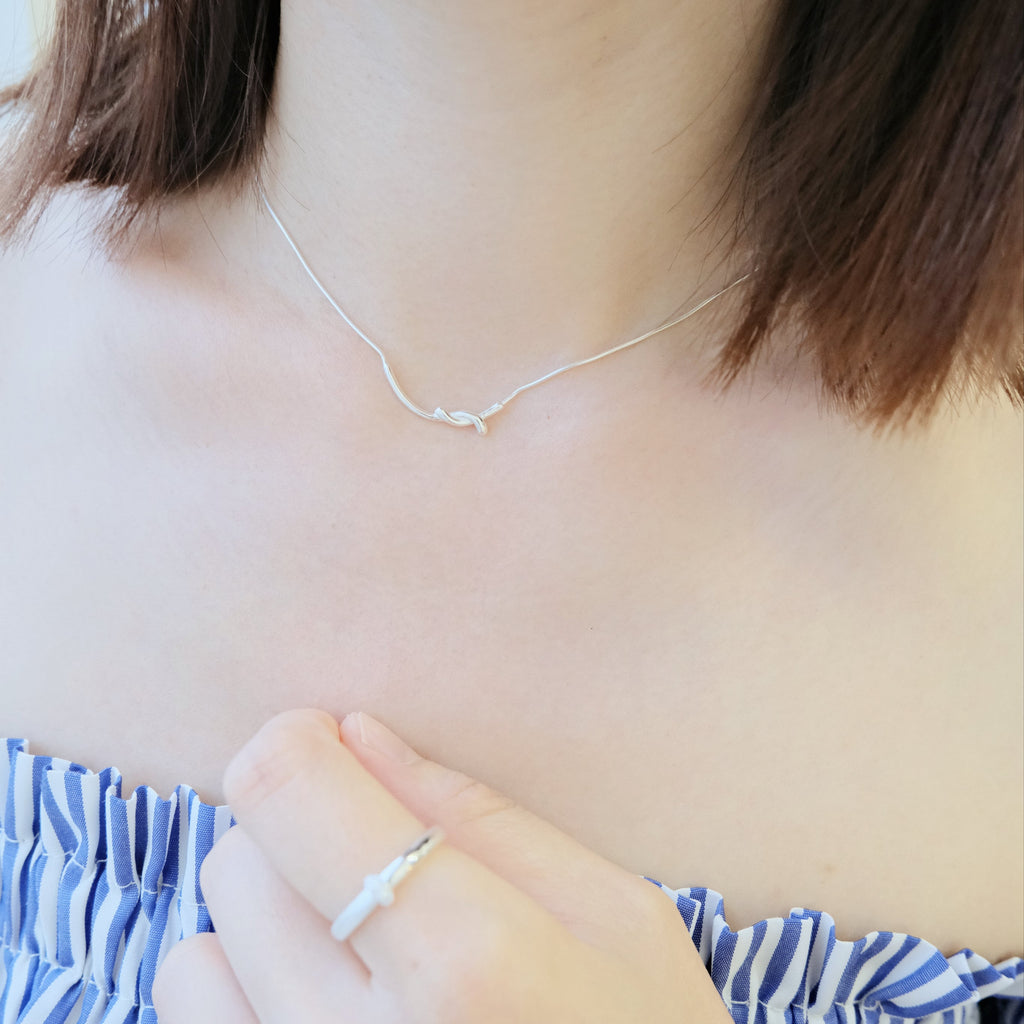 Thin Knot Necklace