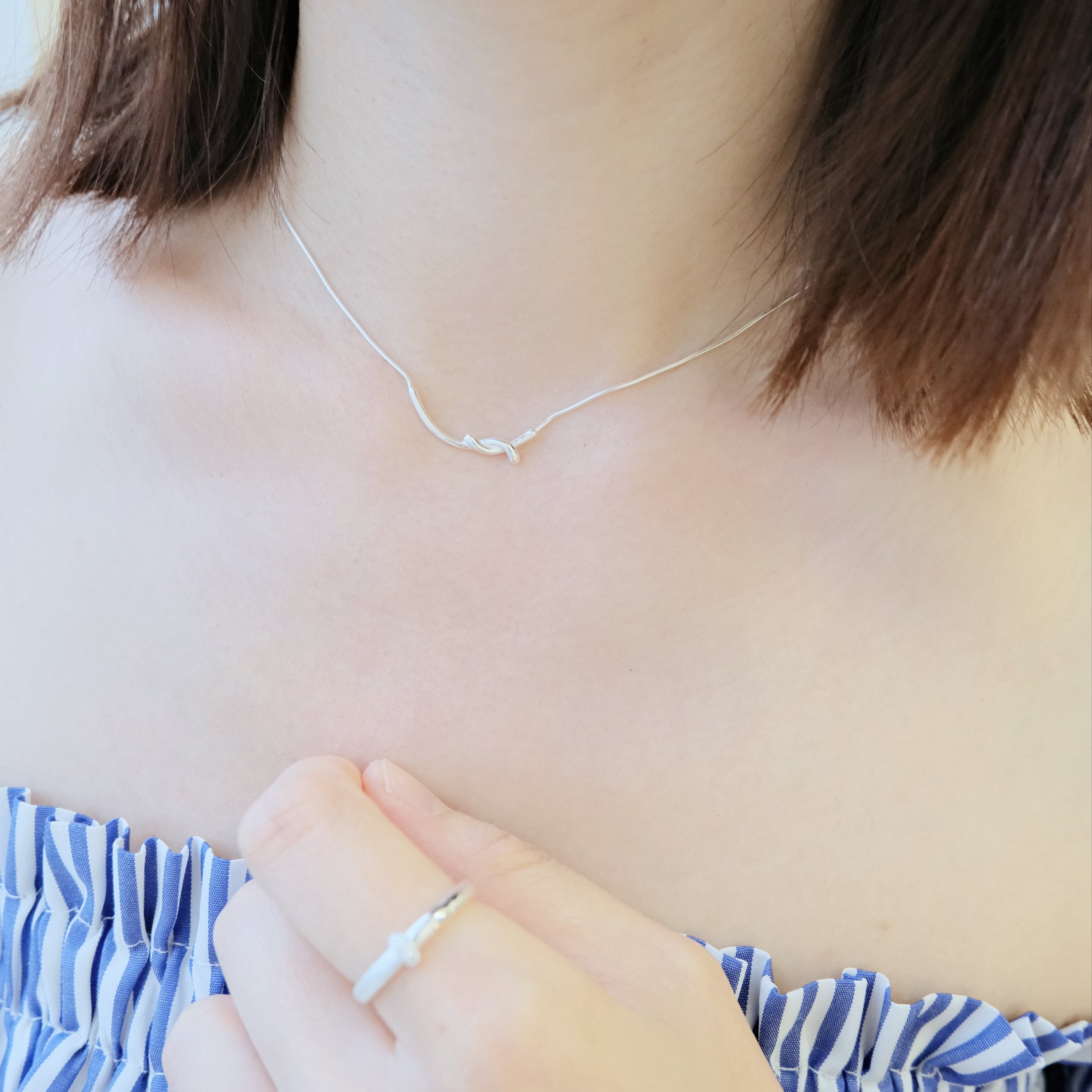 Thin Knot Necklace
