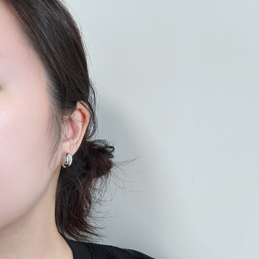 Small Bean-shaped Earrings