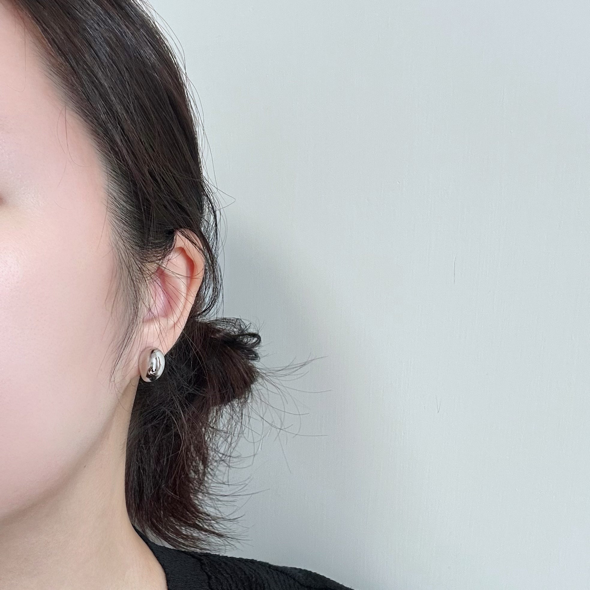Small Bean-shaped Earrings