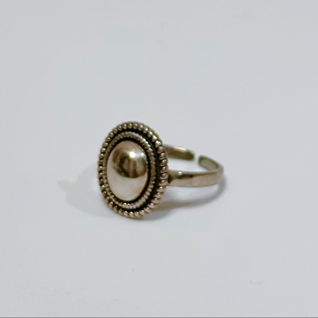 Vintage-style Oval Open Ring