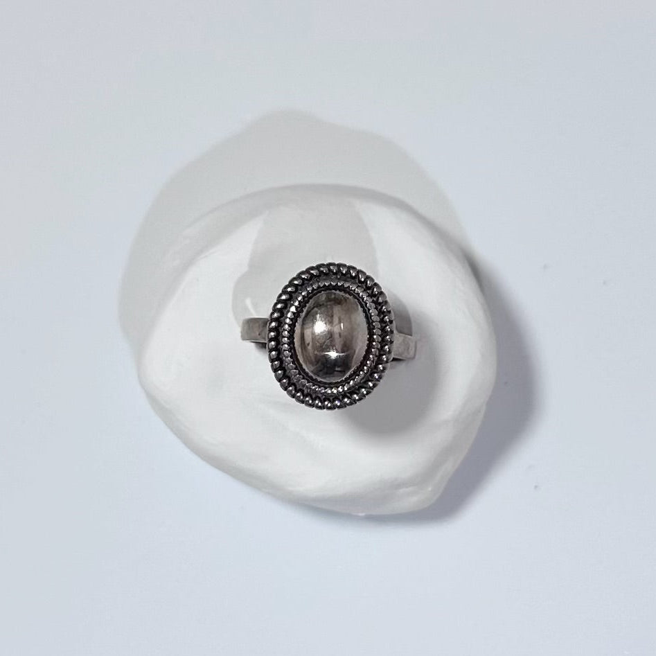 Vintage-style Oval Open Ring